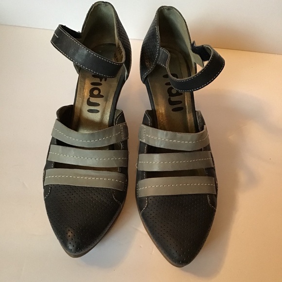 Fidji- Ankle Strap Pump - Picture 3 of 12